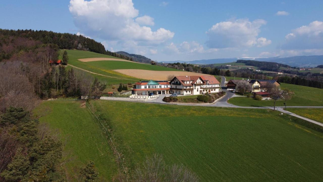 Wohlfuehl Hotel Wiesenhof Grafendorf bei Hartberg Dış mekan fotoğraf